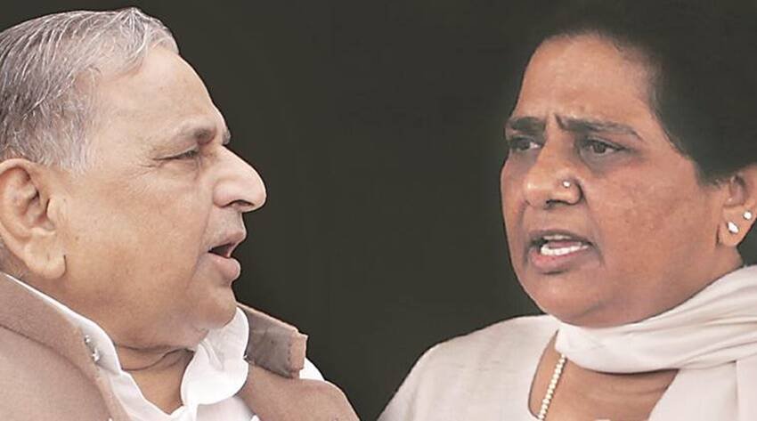 पदम सिंह के मुताबिक 1995 वाले गेस्ट हाउस कांड के कुछ सालों बाद लखनऊ से दिल्ली के प्लेन में मायावती और मुलायम एक दूसरे के आमने सामने पड़ गए थे।