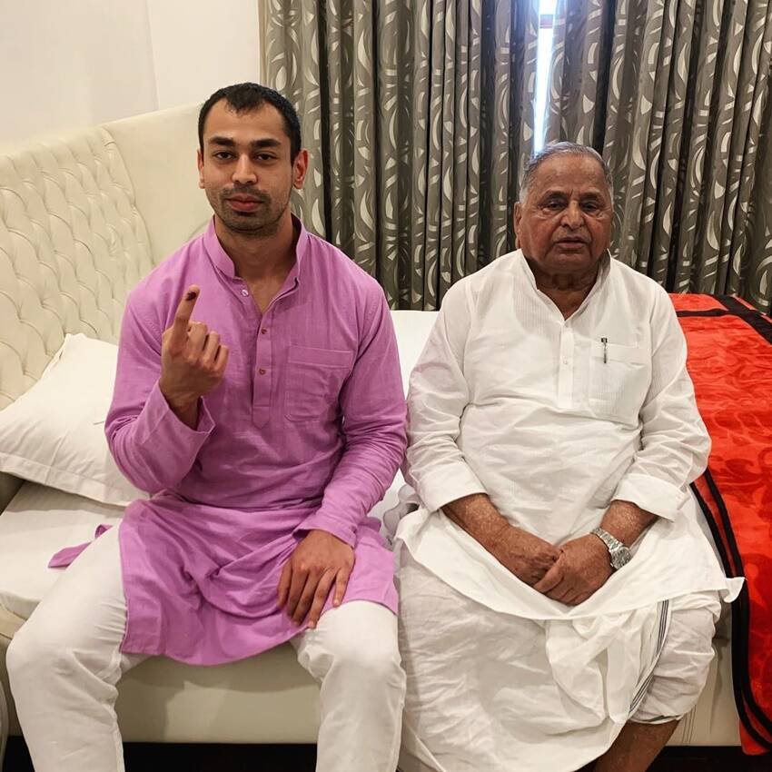 Dimple Yadav, Akhilesh Yadav SP, Mulayam Singh second wife
