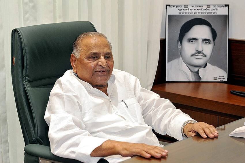 Akhilesh yadav, Yogi Adityanath