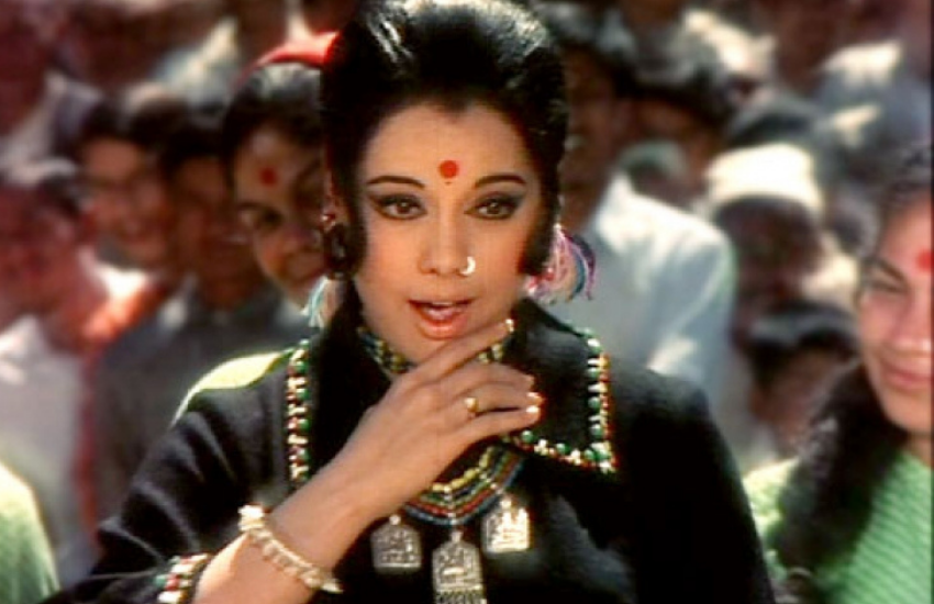 मुमताज अपने जमाने की बोल्ड हीरोइनों में गिनी जाती थीं, लेकिन उन्होंने केवल एक फिल्म में बोल्ड सीन दिए थे।( हिंदू से राजेश खन्ना की इस मुस्लिम एक्ट्रेस ने की है शादी, पति के विवाहेतर संबंध पर कहा था कुछ ऐसा कि सुनकर रह जाएंगे दंग )