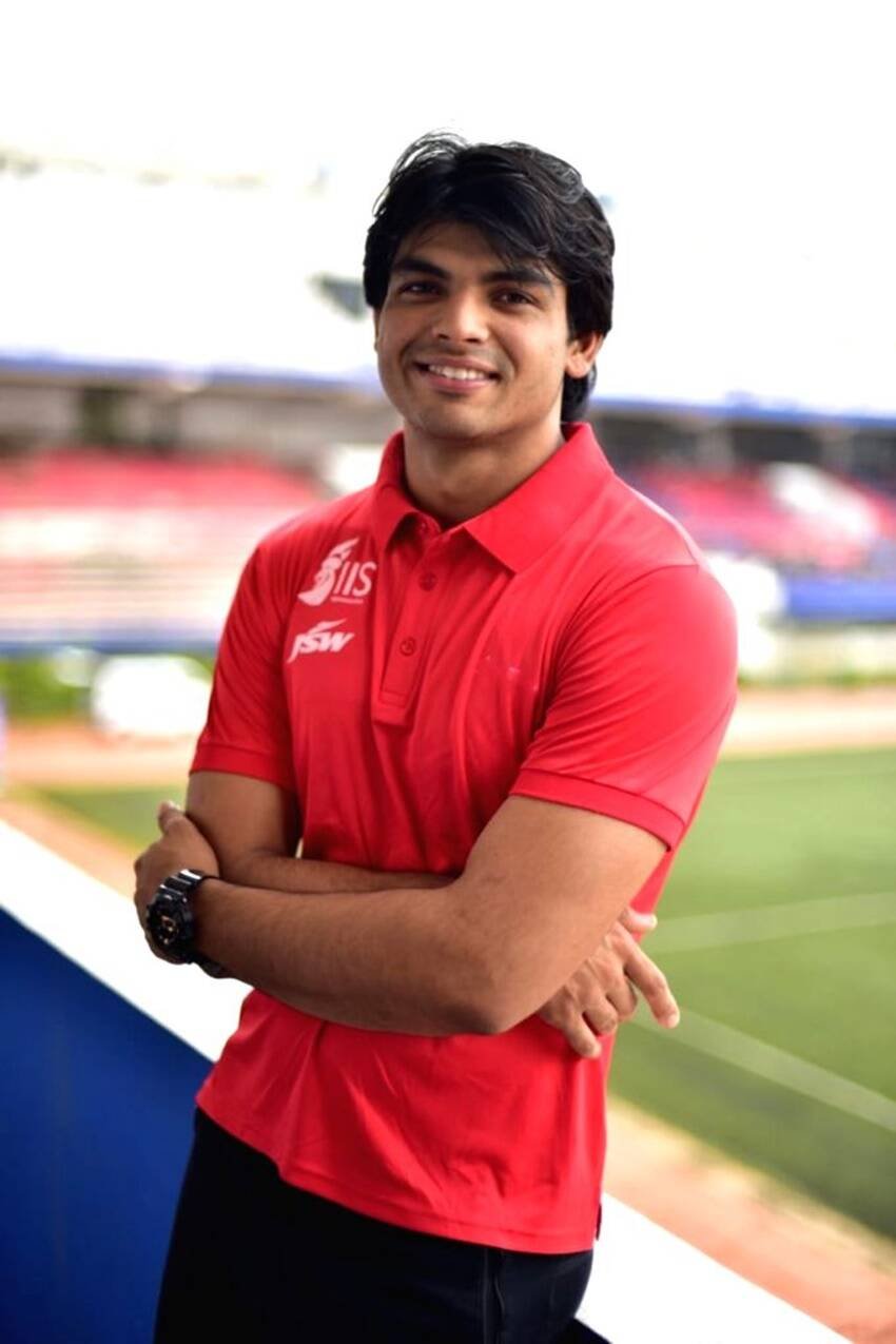 नीरज चोपड़ा ने कहा कि जो भी हो देखा जाएगा। अभी पूरा फोकस अपने गेम पर रखना है। सादी ब्याह जब होनी है हो जाएगी। (यह भी पढ़ें: 'भाई हिंदी में पूछ ले..', जब अंग्रेजी में सवाल पूछ रहे एंकर की नीरज चोपड़ा ने बदलवा दी भाषा )