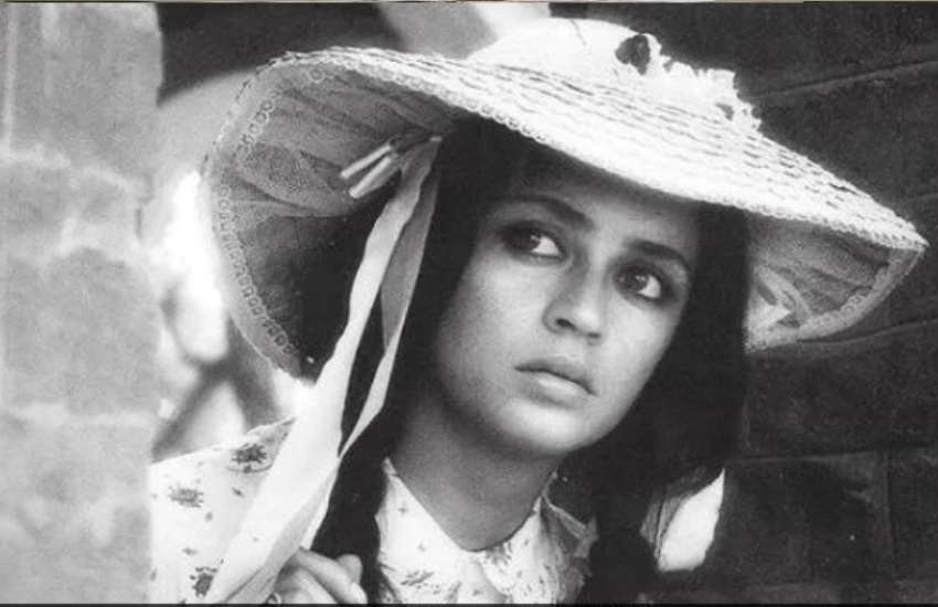बॉलीवुड के रोमांटिक हीरो रहे धर्मेंद्र (Dharmendra) के साथ कई एक्ट्रेसेस की जोड़ी जमी थी, लेकिन अगर बात बुढापे में आकर रोमांस की करें तो एक मुस्लिम एक्ट्रेस ऐसी है, जिसके साथ उनका किसिंग सीन लोग आज भी नहीं भूल पाते। लाइफ इन मेट्रो में धमेंद्र ने 72 साल की एज में 50 साल की एक्ट्रेस नफीसा अली (Nafisa Ali) को किस किया था। नफीसा अपने जमाने की बेहद बोल्ड और ब्यूटीफुल एक्ट्रेस रही हैं, लेकिन उनकी लाइफ में शादी के बाद बहुत मुश्किलें आई थीं। हिंदू से शादी करने के बाद उनके ससुराल वालों ने शादी के दिन ही ससुराल से बाहर कर दिया था।
