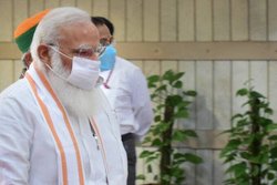 मर्द की तरह संसद और विपक्ष का सामना करें PM मोदी- BJP सांसद की सफाई पर कांग्रेस प्रवक्ता का पलटवार