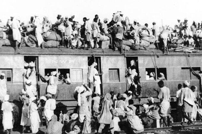तस्वीर भारत पाकिस्तान बंटवारे के दौरान की है। फोटो- एक्सप्रेस आर्काइव