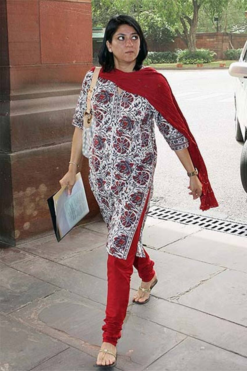प्रिया दत्त दो बार लोकसभा सांसद रह चुकी हैं। उनके पिता सुनील दत्त भी लोकसभा के सदस्य रहे थे। (यह भी पढ़ें: संजय दत्त से शाहिद कपूर तक, मुस्लिम फैमिली से हैं इन 7 हिंदू एक्टर्स की मां )