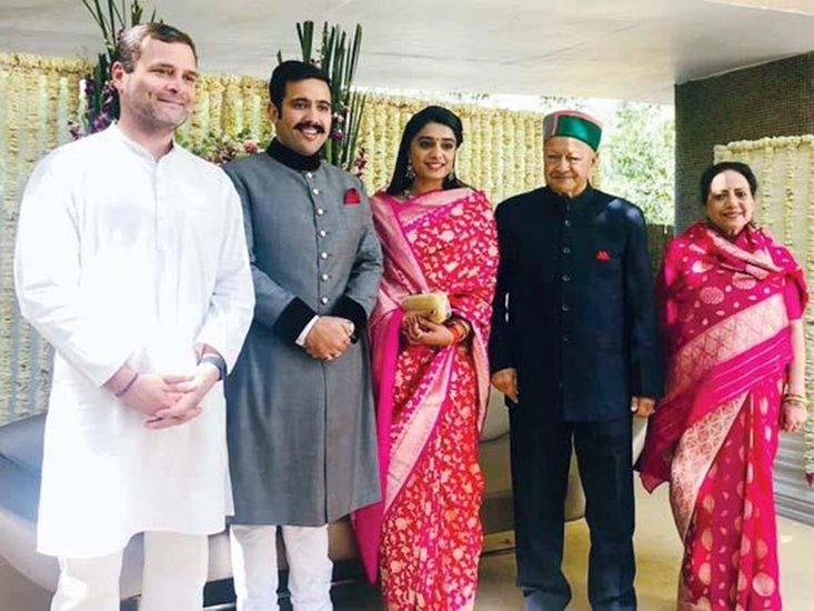  राजकुमारी सुदर्शना सिंह राजस्थान में राजसमंद के आमेट शादी परिवार से हैं। उनकी शादी हिमाचल प्रदेश के सीएम रह चुके दिवंगत वीरभद्र सिंह के बेटे विक्रमादित्य सिंह से हुई है। विक्रमादित्य भी राजनीति में हैं। वो हिमाचल प्रदेश के सबसे युवा विधायक हैं। 