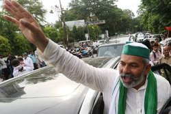 हरियाणा में ट्रैक्टर परेडः ये हमारे ही वेश में आएंगे, तिरंगा बदनाम करेंगे- BJP का जिक्र कर किसानों से बोले&nbsp;टिकैत