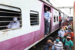 Indian Railways, IRCTC: ट्रेन में यात्रा के दौरान आपकी टिकट कौन-कौन चेक कर सकता है? यहां जानें