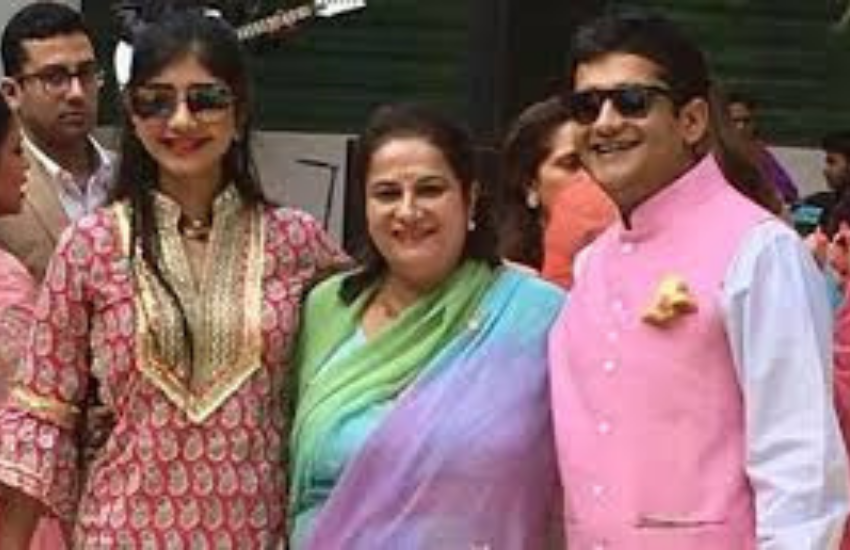 राजकुमारी रत्ना सिंह की शादी राजा जय सिंह सिसोदिया से हुई है। दोनों के दो बच्चे, एक बेटा और एक बेटी हैं। बेटे भुवन्यू सिंह बिजनेसमैन हैं। बेटी का नाम तनुश्री सिंह है।