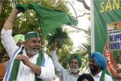 अडानी-अंबानी भाग गए इनका झोला लेकर, इनके हाथ में तो कुछ है ही नहीं- मोदी सरकार पर राकेश टिकैत का&nbsp;तंज