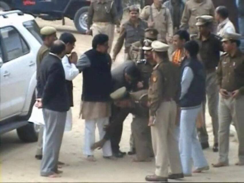 Dimple Yadav, Akhilesh Yadav SP, Mulayam Singh second wife
