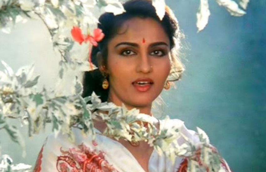 काफी सालों बाद रीना के पति मोहसिन ने तीसरी शादी की और इसके बाद जन्नत की कस्टडी छोड़ दी और तब उन्हें अपनी बेटी की परवरिश के लिए सिंगल रहना बेहतर समझा। जन्नत के मुंबई आते ही उन्होंने उसका नाम बदल कर ‘सनम’ रख दिया था। अब रीना अपनी बेटी के साथ एक्टिंग स्कूल चलाती हैं। (All Photos: Social Media)