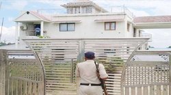 रीवा में महिला सरपंच के पास 11 करोड़ से ज्यादा की संपत्ति; चार ठिकानों पर लोकायुक्त के छापे में आलीशान बंगले में मिला 2 करोड़ का स्विमिंग पूल