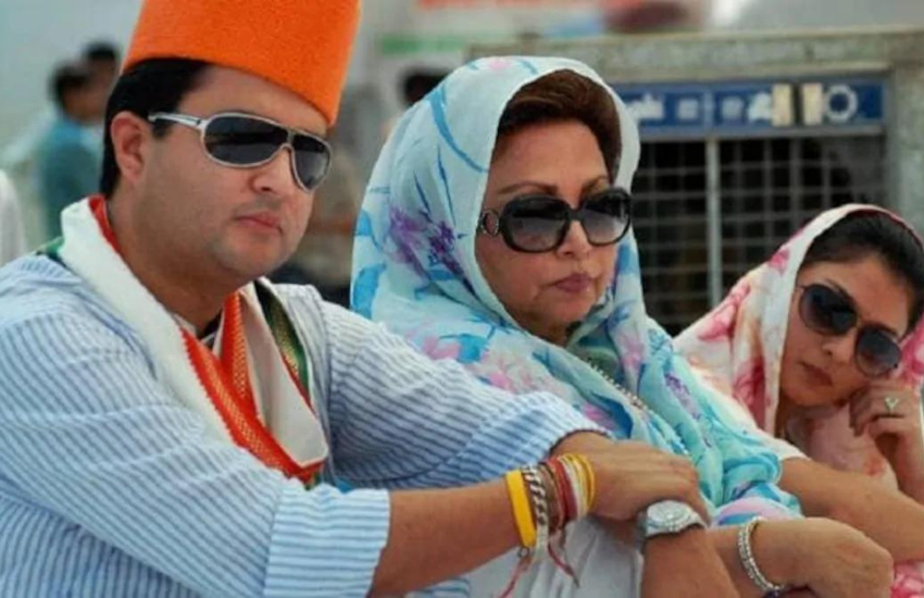 ज्योतिरादित्य सिंधिया (jyotiraditya scindia) की मां माधवी राजे सिंधिया (madhvi raje scindia) भारतीय नहीं, नेपाली राजघराने से ताल्लुक रखती हैं। ग्वालियर राजघराने की राजमाता माधवी राजे सिंधिया कभी नेपाल की राजकुमारी हुआ करती थीं। माधव राव सिंधिया (Madhavrao Scindia) से 1966 में माधवी राजे सिंधिया की शादी हुई थी। तो चलिए जानें कि, माधव राव की मां विजया राजे सिंधिया (Vijaya Raje Scindia) की बहू बनी माधवी राजे सिंधिया के संबंध अपनी सास से कैसे थे और वह नेपाल के किस घराने से ताल्लुक रखती थीं।