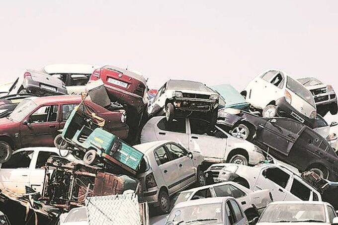 परिवहन मंत्रालय के आंकड़ों के अनुसार, भारत में 51 लाख हल्के मोटर वाहन 20 साल से ज्यादा पुराने हैं। फोटो: Indian Express