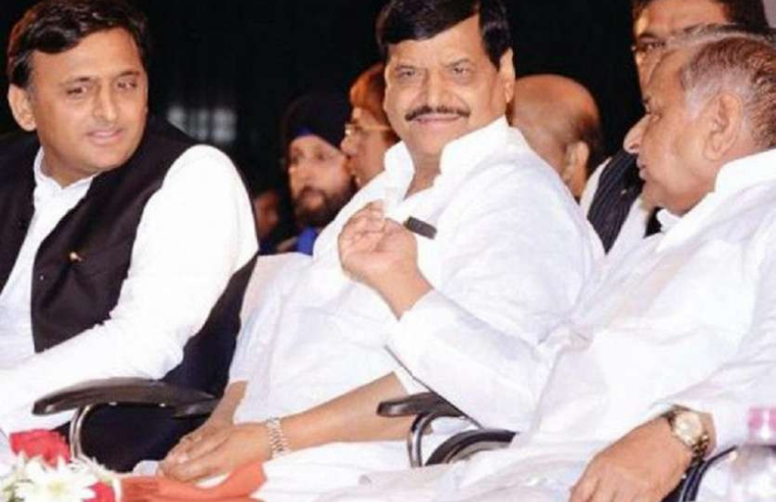 अखिलेश का कहना था कि बीजेपी रात के अंधेरें में लोगों से मिलती है और अपने समीकरण पर काम करती है। (‘बिना मेहनत किए सीएम बने हैं अखिलेश यादव’, मुलायम ने जब अपने ही बेटे की कार्यशैली पर उठा दिया था सवाल )