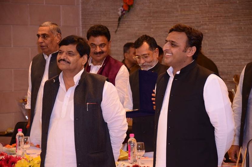 शिवपाल यादव ने भी इस गठबंधन को लेकर करारा प्रहार किया था। शिवपाल ने कहा था कि मायावती और अखिलेश दोनों धोखेबाज हैं। अब तो मर्यादा की सीमाएं ही टूट गई हैं, क्योंकि एक ने भाई को धोखा दिया तो दूसरे ने अपने पिता को। 