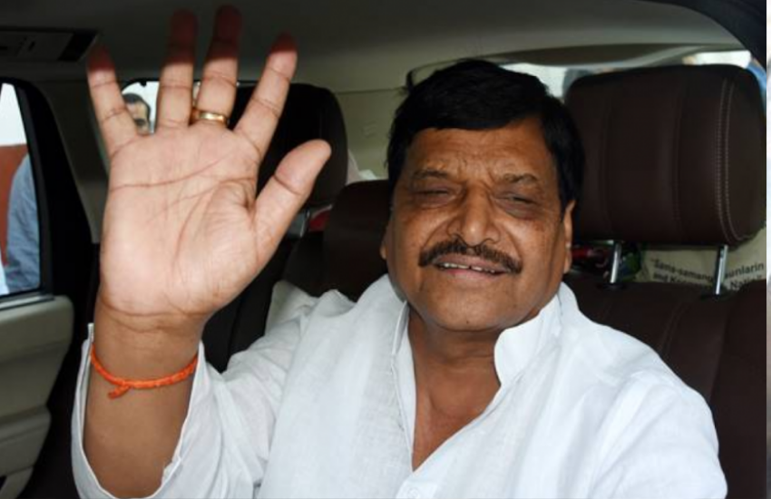 बता दें कि एक इंटरव्यू में शिवपाल ने भी बीजेपी का नाम लिए बगैर कहा था कि उन्हें अब बड़ा घर मिल गया है और इसकी जरूरत को सरकार ने समझा और उन्हें छोटे घर से बड़ा घर दिया। (All Photo PTI)