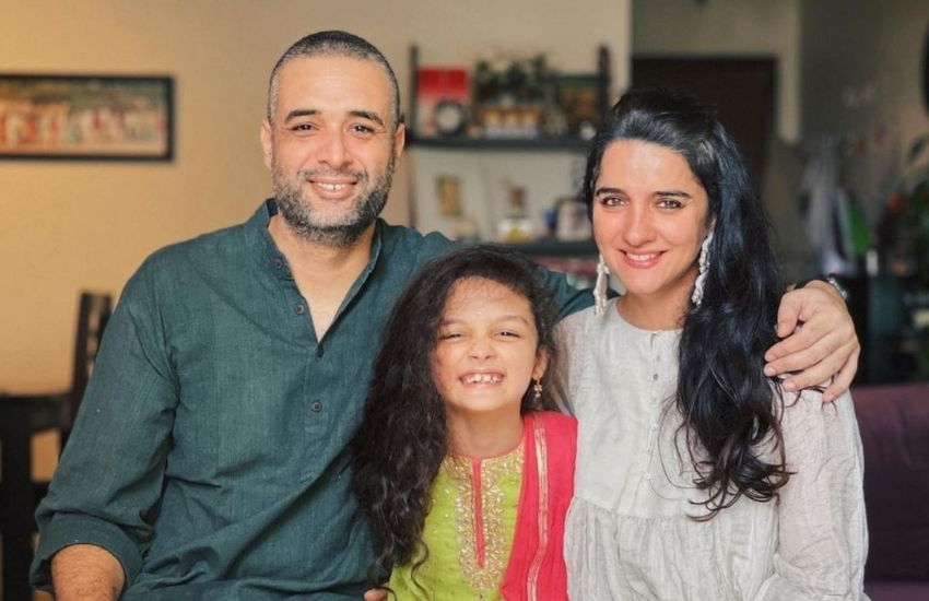 इसके बाद दोनों के पैरेंट्स को खुश करने के लिए दोनों ने हिंदू, फिर मुस्लिम और उसके बाद कोर्ट मैरिज की। ( हिंदू से की है मुस्लिम एक्टर्स की बहनों ने शादी, तीनों खान की सिस्टर्स ने मैरिज के बाद बदल लिया अपना धर्म )