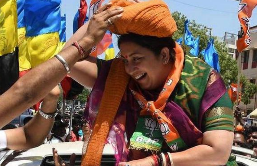 स्मृति ने कहा था कि उनकी मर्जी वह अपने हाथ, माथे या सिर कहीं भी हिंदू का स्टीकर लगाएं। आपको क्या हक है ये पूछने का। धर्म का उल्लेख करने पर वह उन्हें क्या शर्मसार करेंगी।( ‘मैडम ये सदन है, सास बहू का सीरियल नहीं’, स्मृति ईरानी और भगवंत मान के बीच जब संसद में चले थे खूब तीखे बोल )