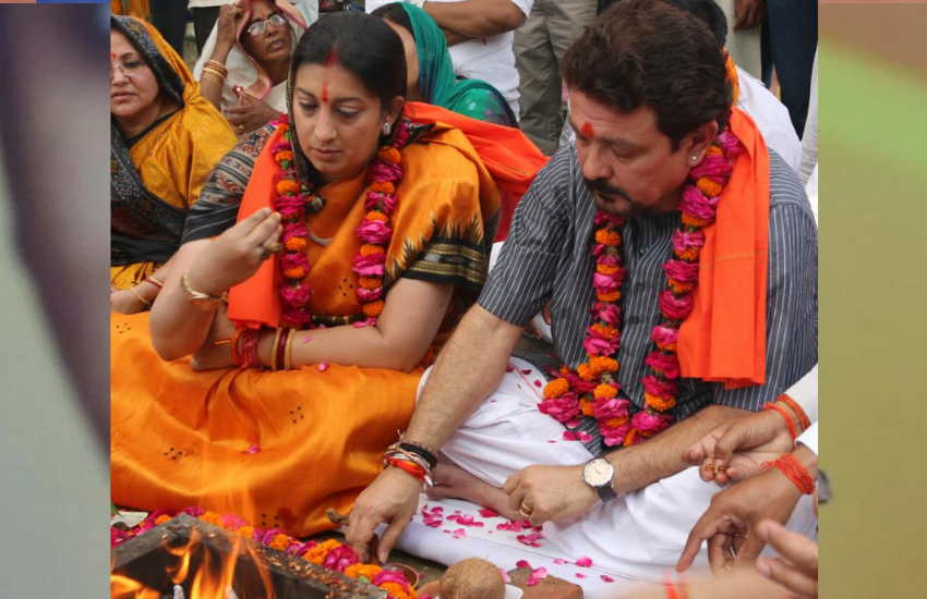 एक टीवी शो पर एंकर ने जब उनसे कहा कि हिंदू सभी होते हैं, लेकिन कोई स्टीकर नहीं लगाता। इतना सुनते ही स्मृति गुस्सा हो गईं।( 5 साल में 56 लाख बढ़ी केंद्रीय मंत्री स्मृति ईरानी की संपत्ति, 4.71 करोड़ की मालकिन भाजपा नेत्री की जानें कमाई का जरिया )