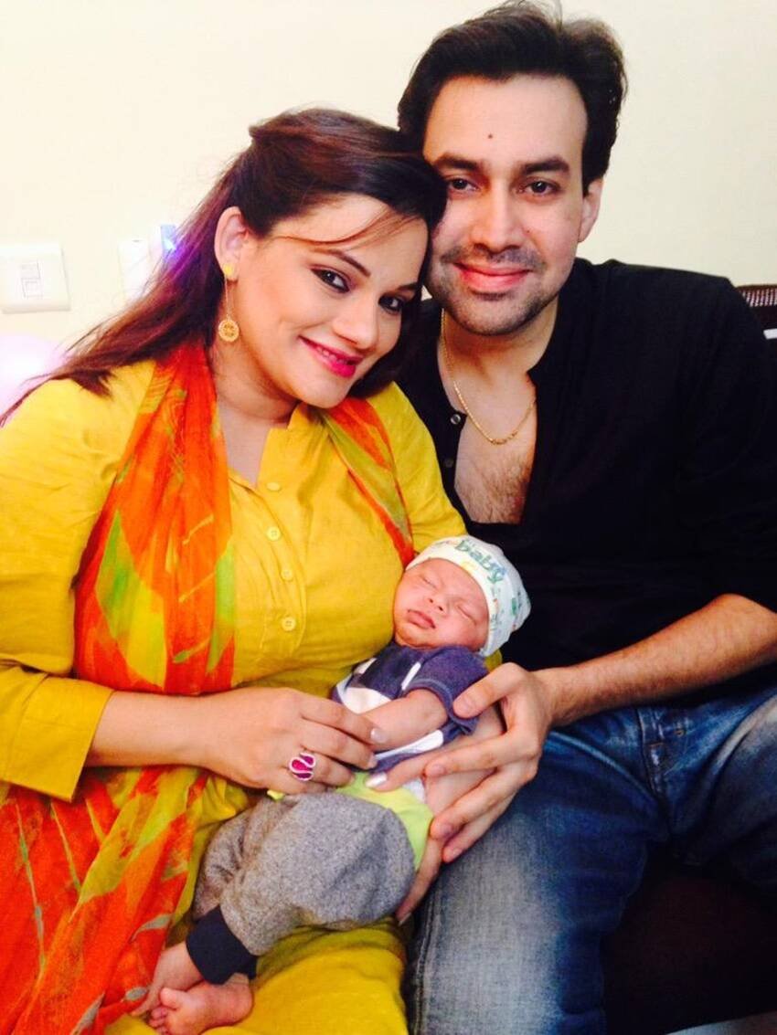 दिया और बाती हम में मीना का किरदार निभाने वालीं कनिका माहेश्वरी भी अपनी प्रेग्नेंसी के छठे महीने तक शूटिंग करनी जारी रखी थी।