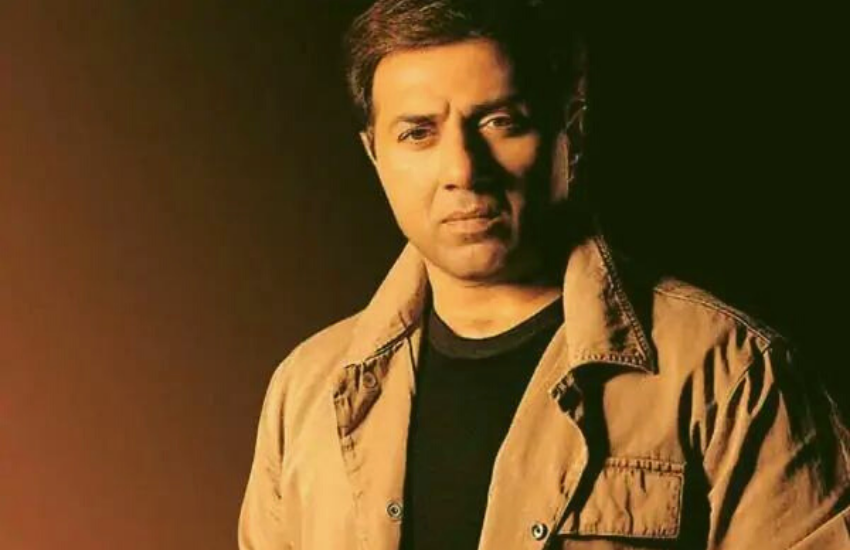 सनी ने डायरेक्टर यश चोपड़ा से बात करने गए और कहा कि जिस सीन में शाहरुख उन्हें सामने से मारते हैं, वह लॉजिकली सही नहीं है। वह कमांडों है और सामने से वार कोई करे और वह गिर पड़े यह संभव नहीं है।( सनी देओल ने जब करिश्मा कपूर से लिया था सालों पुराना बदला, किया था कुछ ऐसा कि लोलो रह गई थीं दंग )