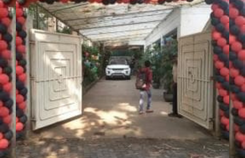 मुंबई के अंधेरी में सनी ने अपना सुपर साउंड स्टूडियो के साथ प्रिव्यू थियेटर भी बनाया है। यहां होम प्रोडक्शन फिल्मों का प्रीमियर भी होता है।