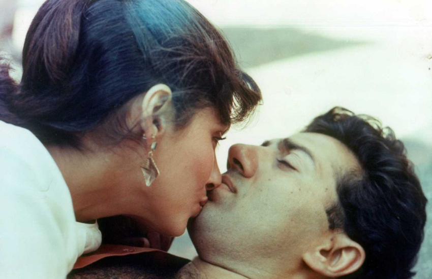 सनी का नाम सबसे पहले अमृता सिंह उसके बाद डिंपल और फिर रवीना टंडन के साथ जुड़ा था।( 12 साल की उम्र में ही सनी देओल हर रात छुपकर करने लगे थे ये काम, पकड़े जाने पर धर्मेंद्र ने की थी खूब धुनाई )