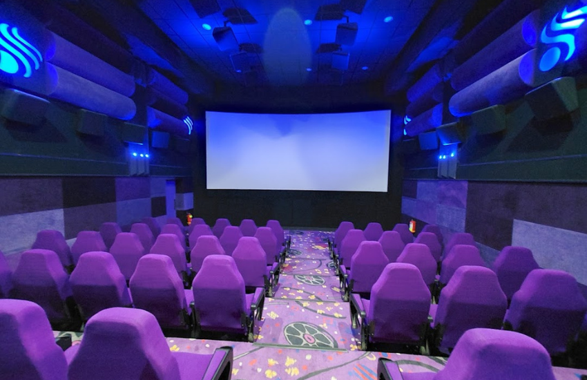 सनी का ये थियेटर एटमॉस और 3 डी सुविधाओं से लैस है और इसमें करीब 77 लोग एक साथ बैठ सकते हैं। इसे भी पढ़ें- सनी देओल ने जब बॉबी देओल को ये काम करते हुए पकड़ा था रंगे हाथ