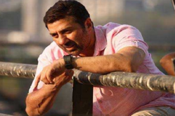 अभिनेता सनी देओल पर है 50 करोड़ रुपए से ज्यादा का कर्ज, धर्मेंद्र के बेटे को है लग्जरी गाड़ियों का&nbsp;शौक