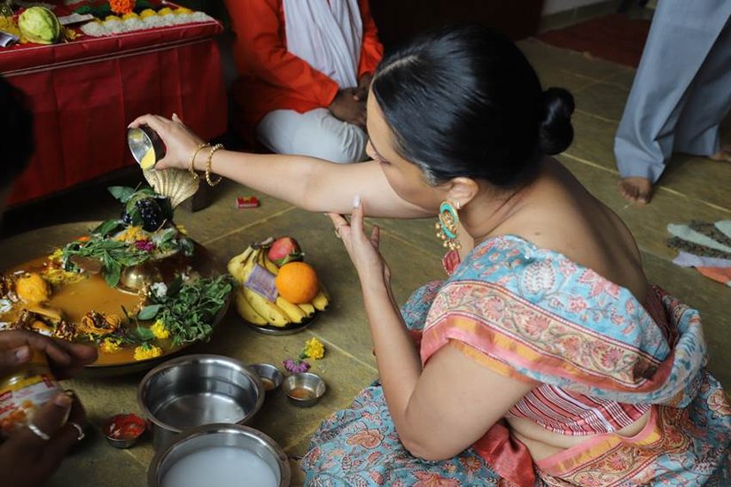 बकौल स्वरा वो और उनकी तब की रूम मेट दोनों बैचलर थीं और स्वरा तो फिल्म लाइन में ट्राय कर रही थीं। इसी कारण कई सोसाइटीज से उन्हें लौटा दिया गया।
