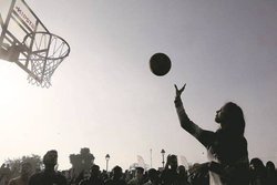 भारत ऐसे बनेगा खेल महाशक्ति? देश के 62% सरकारी स्कूलों में प्लेग्राउंड नहीं, 232 करोड़ घट गया खेलो इंडिया का बजट