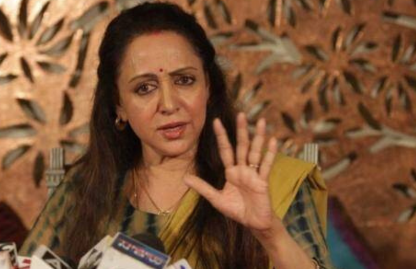 हेमा ने एक किस्से का जिक्र किया था जब एक रोमांटिक सीन के दौरान डायरेक्टर उनसे कुछ क्रिएटिव चाहते थे और उनकी मां हेमा को वह सीन करने से रोक रही थीं। डायरेक्टर और मां के बीच वह इतनी पीस गई थीं कि उन्होंने गुस्से में शूटिंग रोक दी।