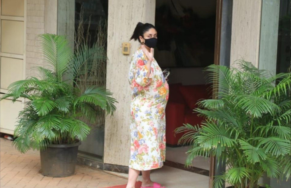 Kareena Kapoor Pregnancy Challenges: प्रेग्नेंसी में बहुत सी एक्ट्रेसेस ने फिल्मों की शूटिंग की है। इस लिस्ट में हेमा मालिनी से लेकर मौसम चटर्जी तक शामिल रही हैं, लेकिन यहां हम जिस एक्ट्रेस का जिक्र कर रहे हैं, उन्होंने फुल प्रेग्नेंसी में काम किया था। हालांकि, प्रेग्नेंसी में काम करने के प्रेशर से ये एक्ट्रेस शूट के दौरान बेहोशी ही बेहोश हो गई थी। दो बच्चों की मां बन चुकी ये एक्ट्रेस हैं करीना कपूर (Kareena Kapoor)। करीना अपने पहले और दूसरे दोनों ही बेटे तैमूर-जेह (Taimur Ali Khan) (Jeh Ali Khan) को जन्म देने के आखिरी समय तक लगातार एक्टिव रही थीं। करीना फिल्म की शूटिंग से लेकर ब्रांड एंडोर्समेंट तक करती रही थीं।
