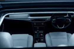 लॉन्च से पहले Mahindra ने जारी किया XUV 700 का टीजर, प्रीमियम इंटीरियर के साथ मिलेंगे ये फीचर्स