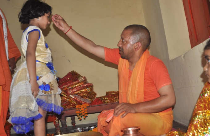 योगी का कहना था कि आयोध्या ही नहीं, काशी-मथुरा में भी मंदिरों को गिराकर निर्माण मुगल शासकों ने किए थे। काशी में मस्जिद के चारों तरफ और गर्भगृह में सबूत मौजूद हैं।