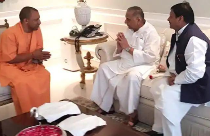 अखिलेश यादव इंडिया टीवी के आपकी अदालत में अपने चाचा शिवपाल यादव और सीएम योगी आदित्यनाथ के संबंधों का सबूत भी पेश कर दिए थे।( जब अखिलेश यादव पर तंज कसते हुए चाचा शिवपाल यादव ने कहा था- पढ़े-लिखे हो कुछ अकल से काम लो )