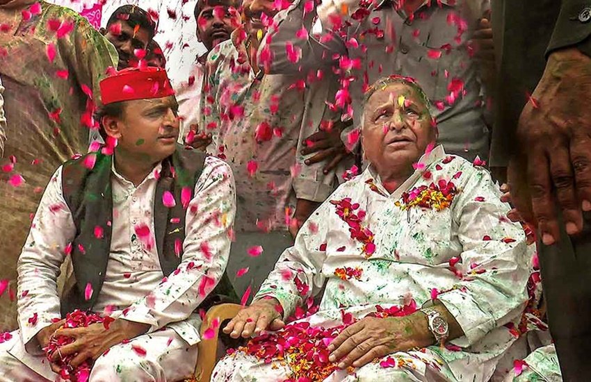 Mulayam Singh Yadav, Akhilesh yadav