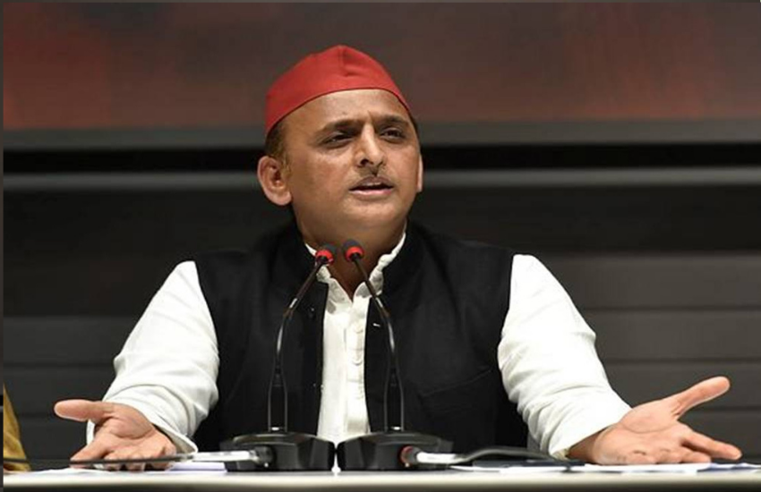 अखिलेश ने कहा कि मुख्यमंत्री खुद टोपी लगाते हैं और दूसरों को टोपी वाला गुंडा कहते हैं।( ‘नेताजी और मेरा घर छीनकर चाचा को दे दिया’- जब अखिलेश यादव ने शिवपाल और सीएम योगी के साठगांठ पर उठाई थी उंगली )