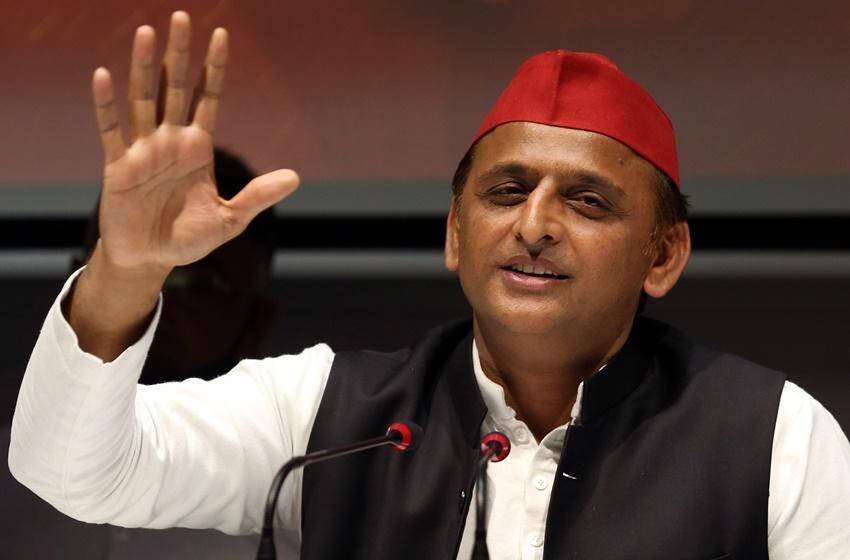 Akhilesh yadav, Yogi Adityanath