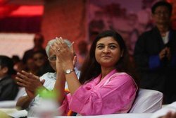 मोदी हैं तो मुमकिन है – अलका लांबा के वैक्सीनेशन सर्टिफिकेट में बदला जेंडर, तो यूं मजे ले रहे हैं&nbsp;लोग