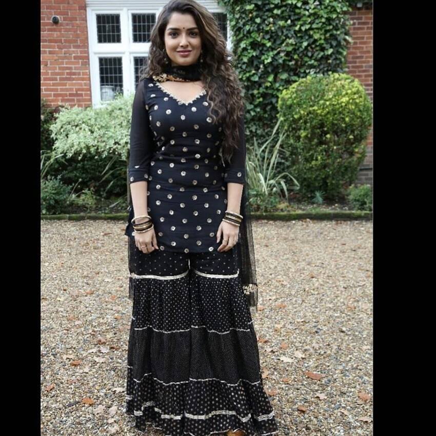 Amrapali Dubey, Nirhua