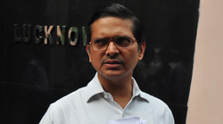 पूर्व IPS अमिताभ ठाकुर ने सुझाया अपनी पार्टी का नाम, समर्थकों से मांगे और सुझाव