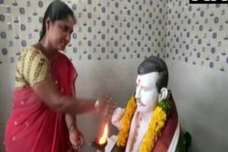 महिला ने बनवाया पति का मंदिर, मूर्ति भी लगवाई, बताई सपने वाली कहानी