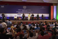 अनुराग ठाकुर बोले- ओलंपिक में जीतो इतने पदक कि मंच छोटा पड़ जाए, लोगों ने कहा- खरीद लो विधायकों की&nbsp;तरह