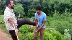 MP: सतना में दबंगों ने व्यापारी को अगवा कर पीटा, थूक चटाया; वीडियो बनाकर वायरल किया, मुख्य आरोपी सीधी में गिरफ्तार