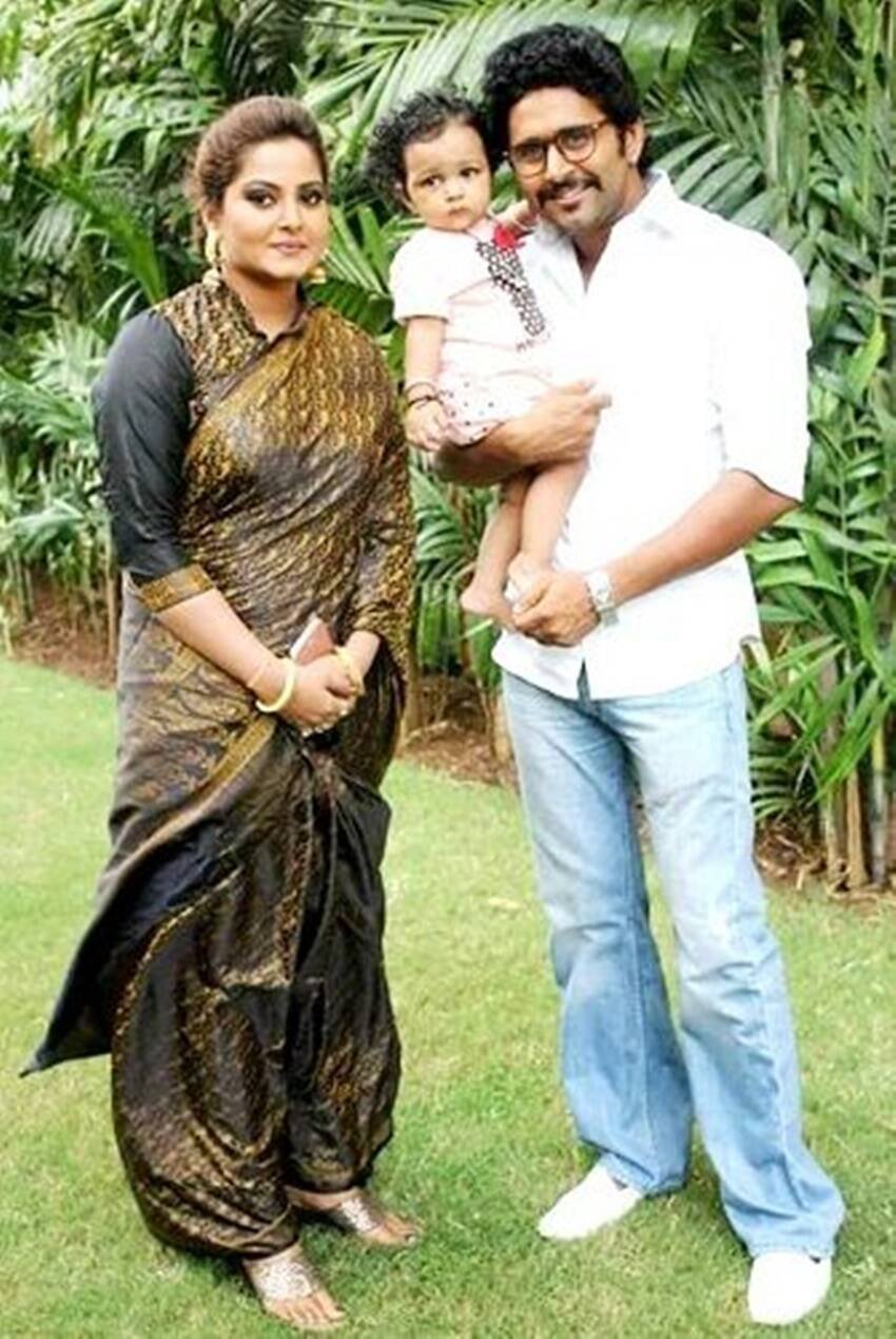 भोजपुरी एक्ट्रेस अंजना सिंह ने एक्टर यश मिश्रा से लव मैरिज की थी। हालांकि शादी के कुछ साल बाद ही दोनों का तलाक हो गया। दोनों ने आपसी सहमति से अलग होने का फैसला लिया था।