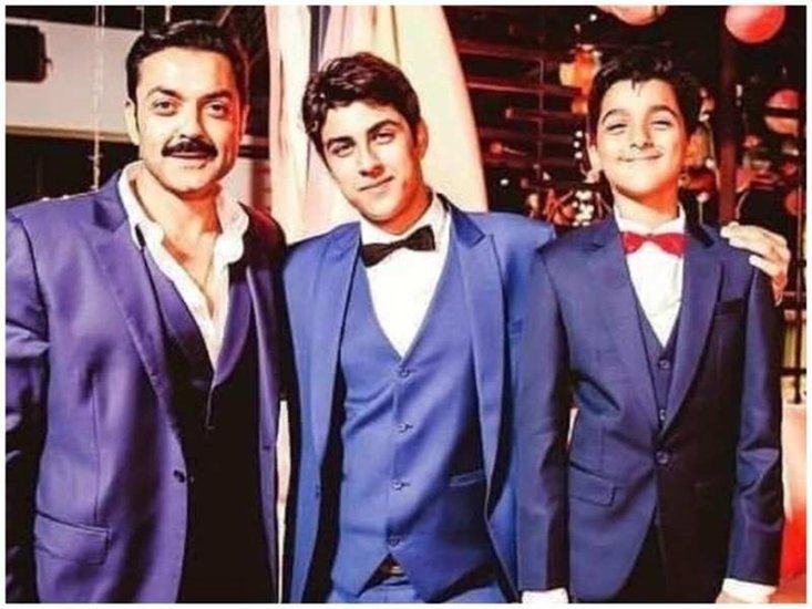 बड़े बेटे का नाम आर्यमान देओल है। आर्यमान अभी अपनी पढ़ाई कर रहे हैं। (यह भी पढ़ें: प्रेग्नेंसी में रातभर रोती रहती थीं धर्मेंद्र की बेटी, परेशान हो गई थीं सनी देओल की मां )