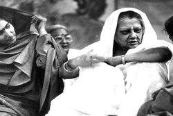 राजमाता विजयाराजे सिंधिया को दिल दे बैठा था अफसर, लिखा था 7 पन्नों का प्रेम पत्र; नहीं हो पाई थी&nbsp;शादी